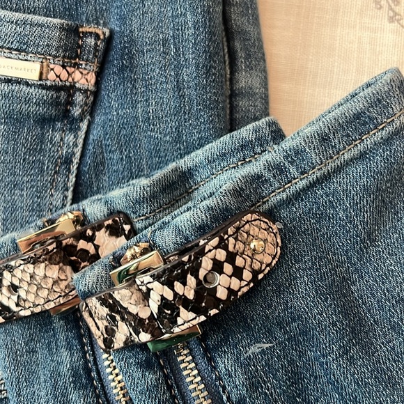 White House Black Market Mid-Rise Snake Trim Ankle Jeans Everyday Soft Sz 2 - Picture 7 of 14